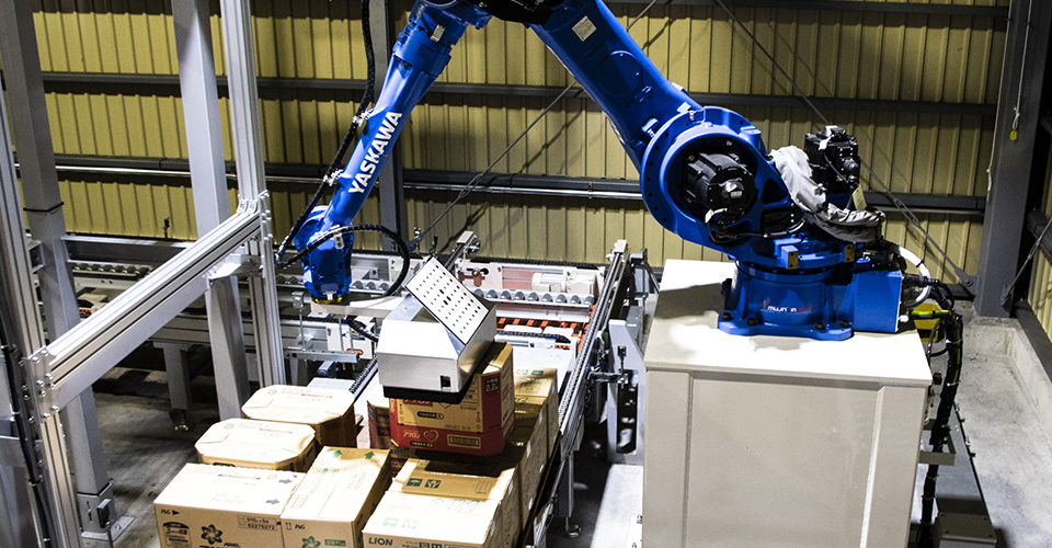 株式会社坂场商店 对混装托盘进行卸货的拆垛机器人