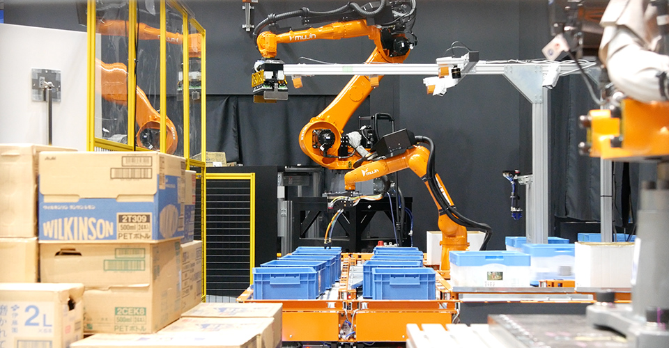 物流向け知能ロボットの新機能・新ハンドを公開